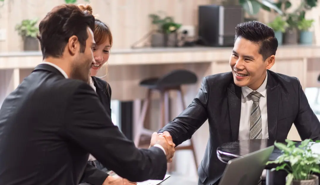 featured image of a person saying you're welcome in a professional setting