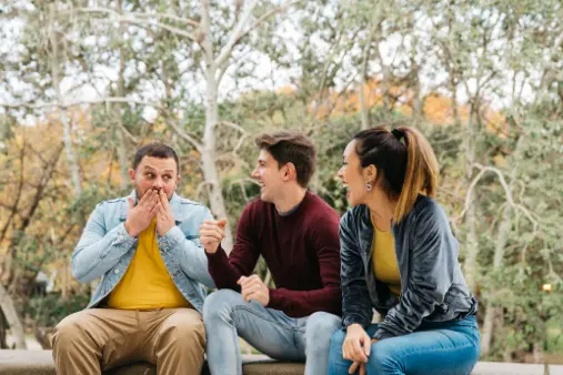 featured image of people making a conversation using contractions